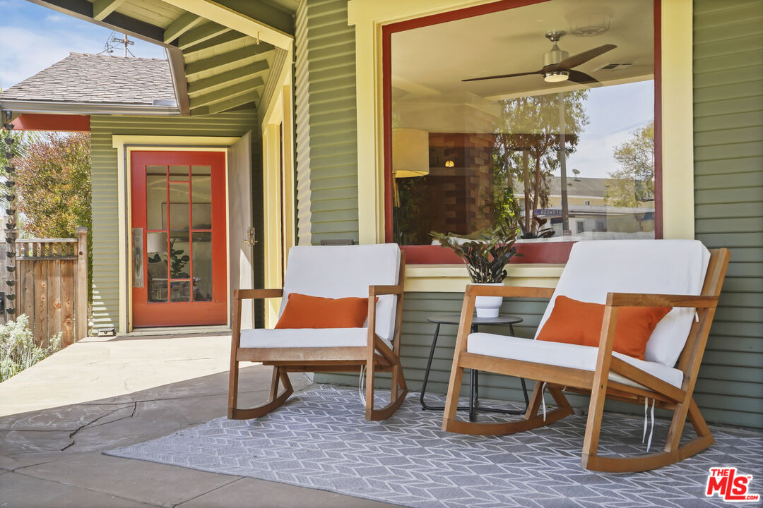 337 Cherry Avenue Long Beach, CA 90802 - Photo 9 of 52 a dining room with wooden floor a glass table and chairs