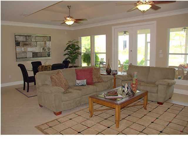 302 Clubhouse Freeport, FL 32439 - Photo 4 of 26