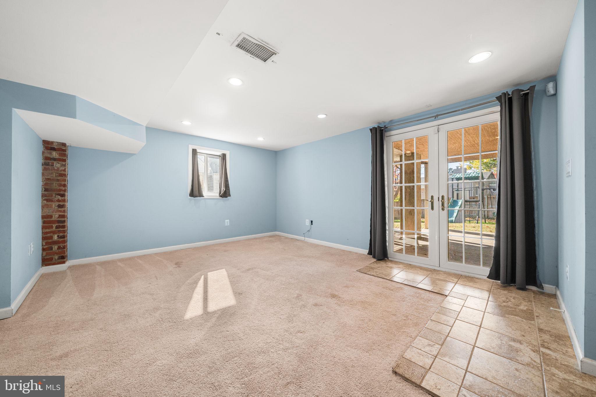 3924 Taney Avenue Alexandria, VA 22304 - Photo 44 of 57 a view of an empty room with a window