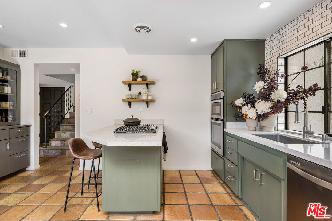 1084 Sycamore Drive Simi Valley, CA 93065 - Photo 13 of 29