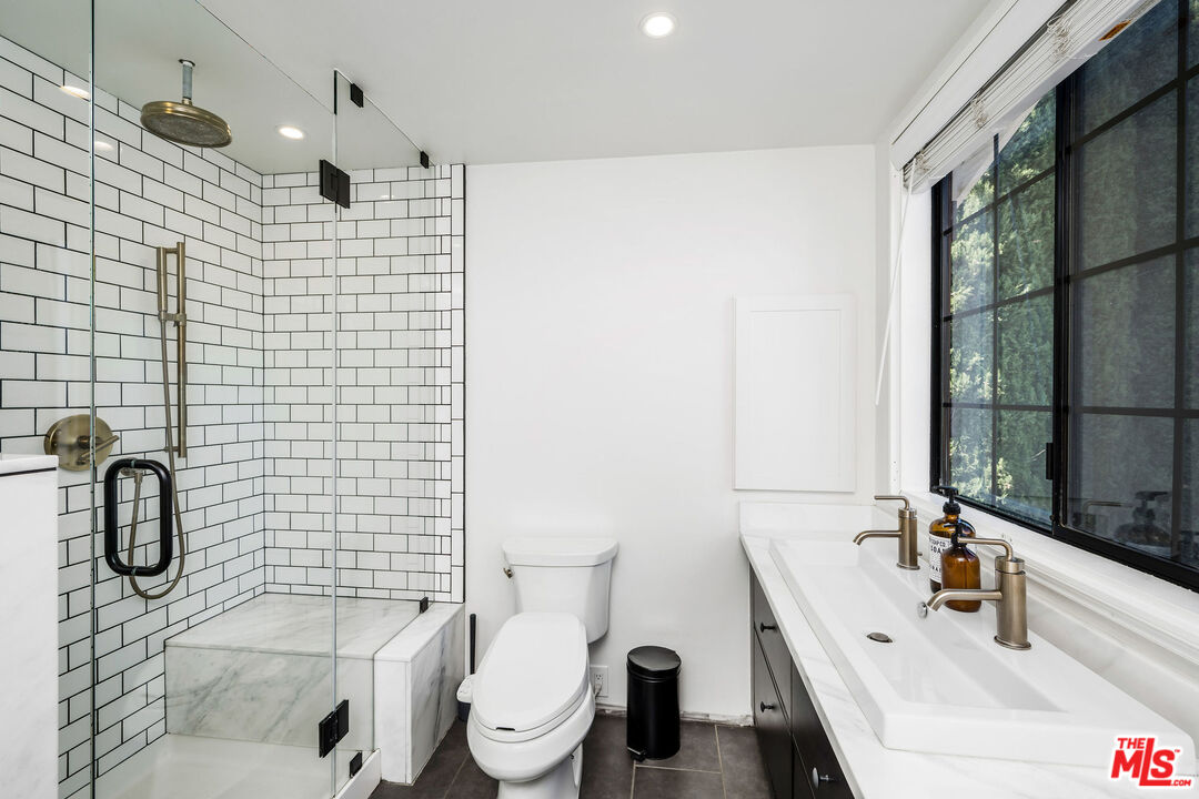 1084 Sycamore Drive Simi Valley, CA 93065 - Photo 19 of 29