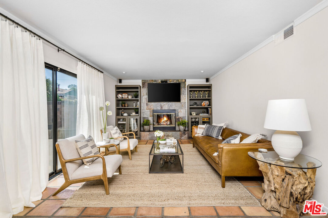 1084 Sycamore Drive Simi Valley, CA 93065 - Photo 4 of 29