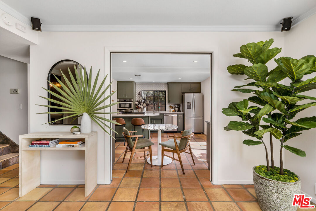 1084 Sycamore Drive Simi Valley, CA 93065 - Photo 9 of 29