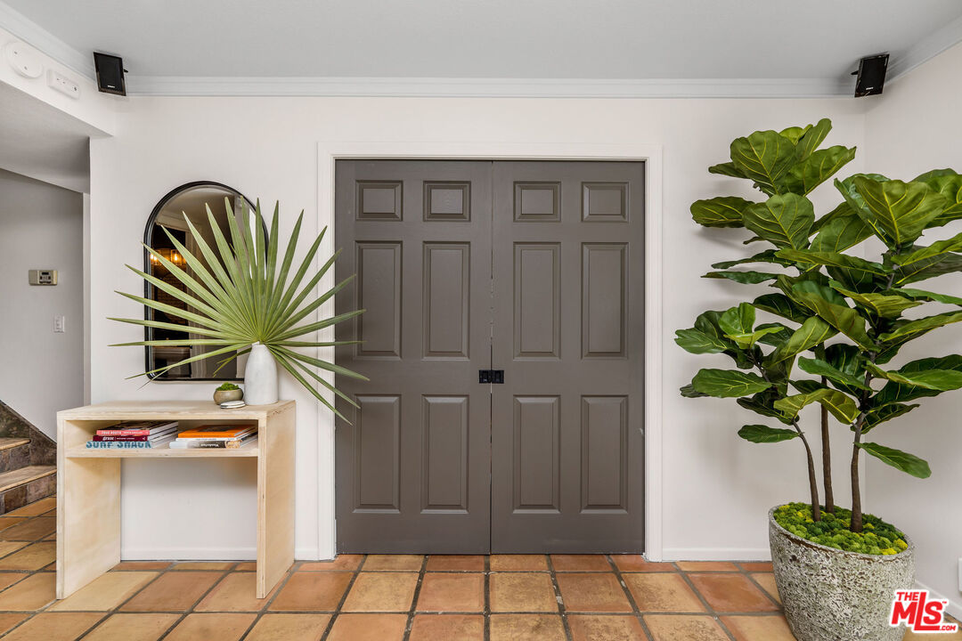 1084 Sycamore Drive Simi Valley, CA 93065 - Photo 10 of 29