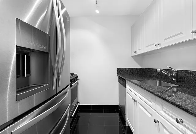$5,400 | 60 West 23rd Street, Unit 812 | Flatiron