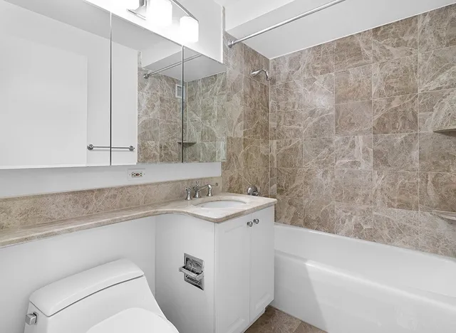 $5,400 | 60 West 23rd Street, Unit 812 | Flatiron