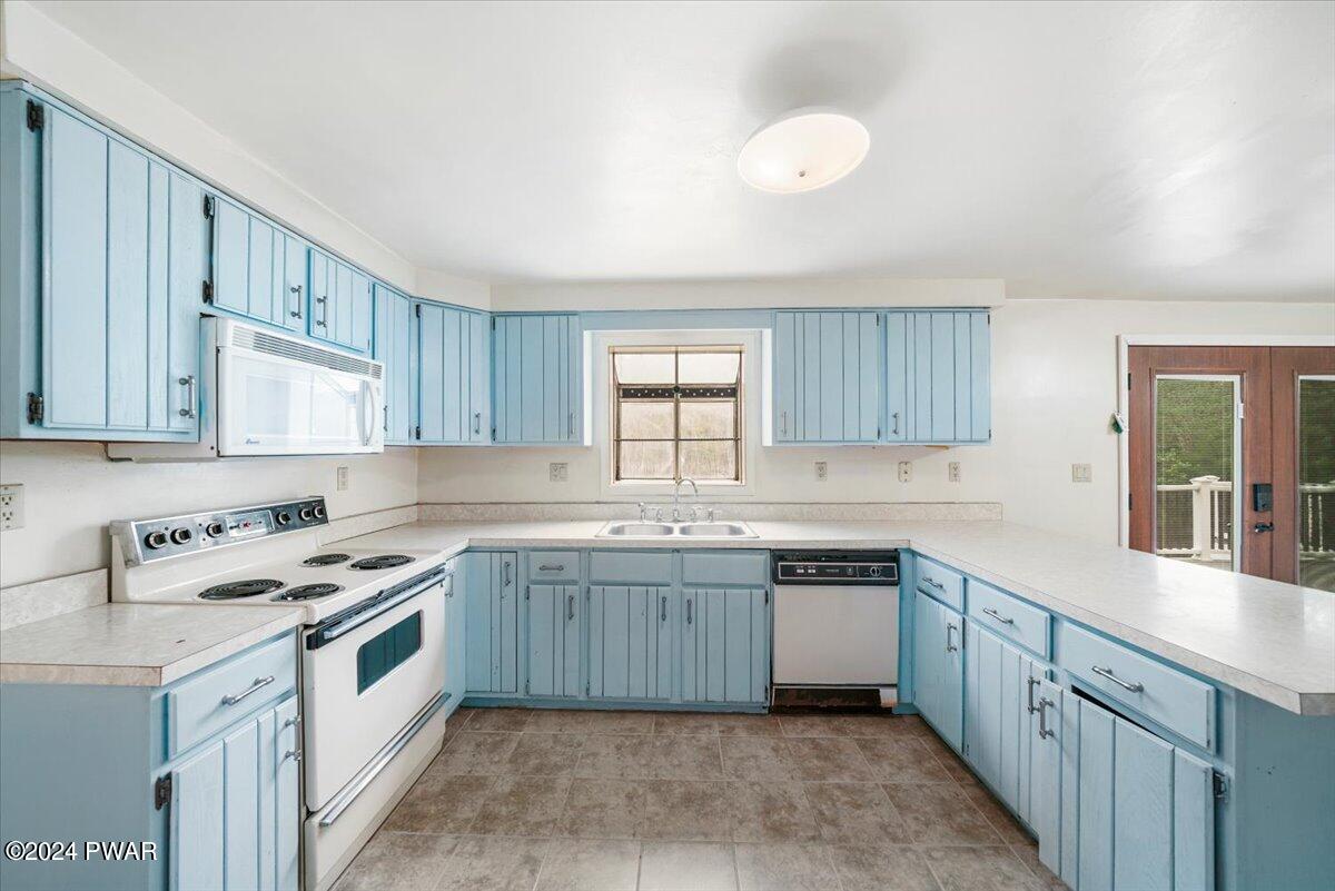 112 Long Pine Road Greeley, PA 18425 - Photo 11 of 51 Kitchen
