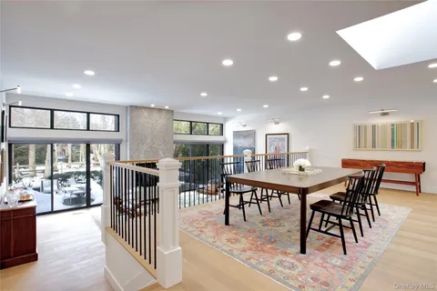 $1,348,000 | 6 Frost Pond Drive, Roslyn, NY 11576