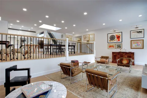 $1,348,000 | 6 Frost Pond Drive, Roslyn, NY 11576