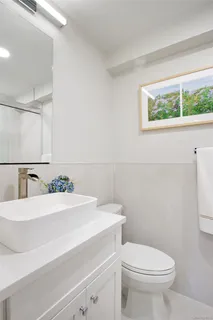 $1,348,000 | 6 Frost Pond Drive, Roslyn, NY 11576