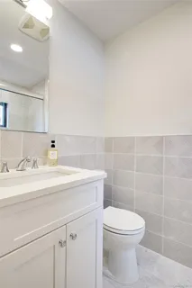 $1,348,000 | 6 Frost Pond Drive, Roslyn, NY 11576