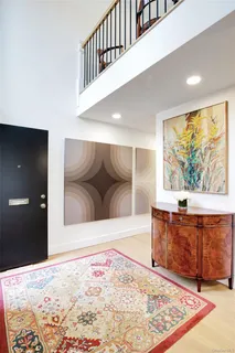 $1,348,000 | 6 Frost Pond Drive, Roslyn, NY 11576