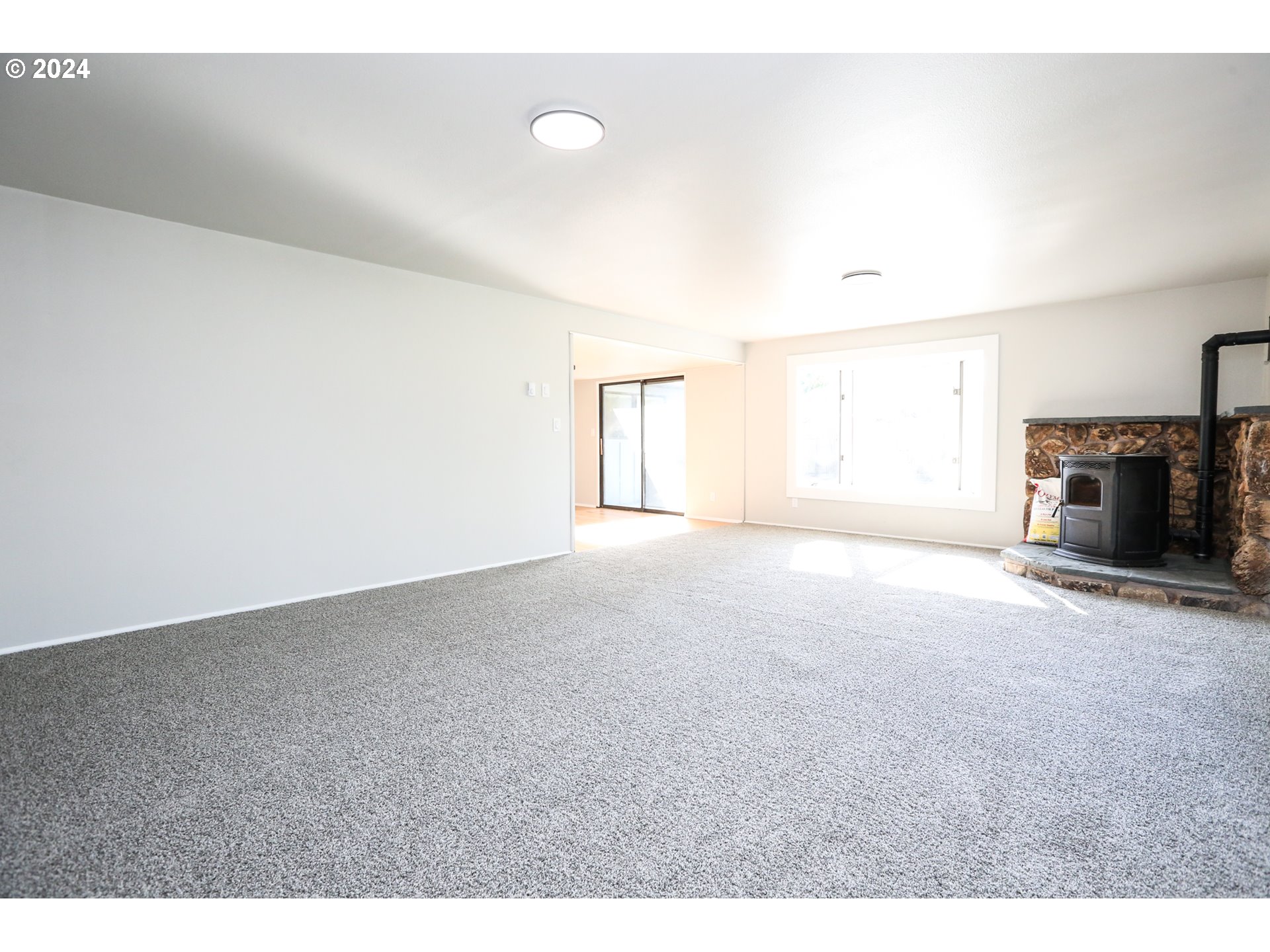 805 Kelly Lane Eugene, OR 97404 - Photo 13 of 31 a view of empty room with a fireplace