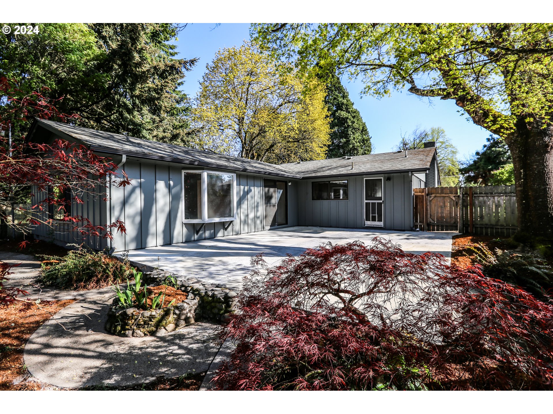 805 Kelly Lane Eugene, OR 97404 - Photo 26 of 31 a view of a house with backyard