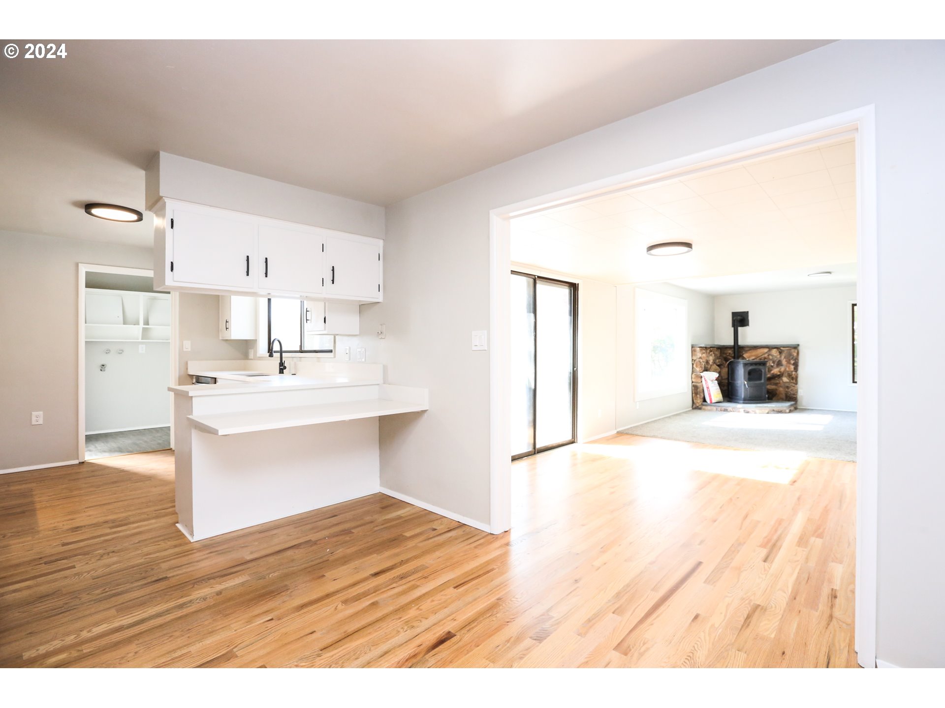 805 Kelly Lane Eugene, OR 97404 - Photo 8 of 31 a view of kitchen with sink microwave and refrigerator