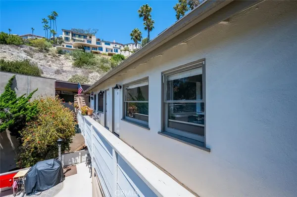 $2,975 | 350 Y Place, Unit D, Laguna Beach, CA 92651