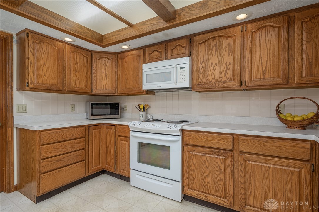 154 Strathmoor Crossing Kettering, OH 45429 - Photo 13 of 25