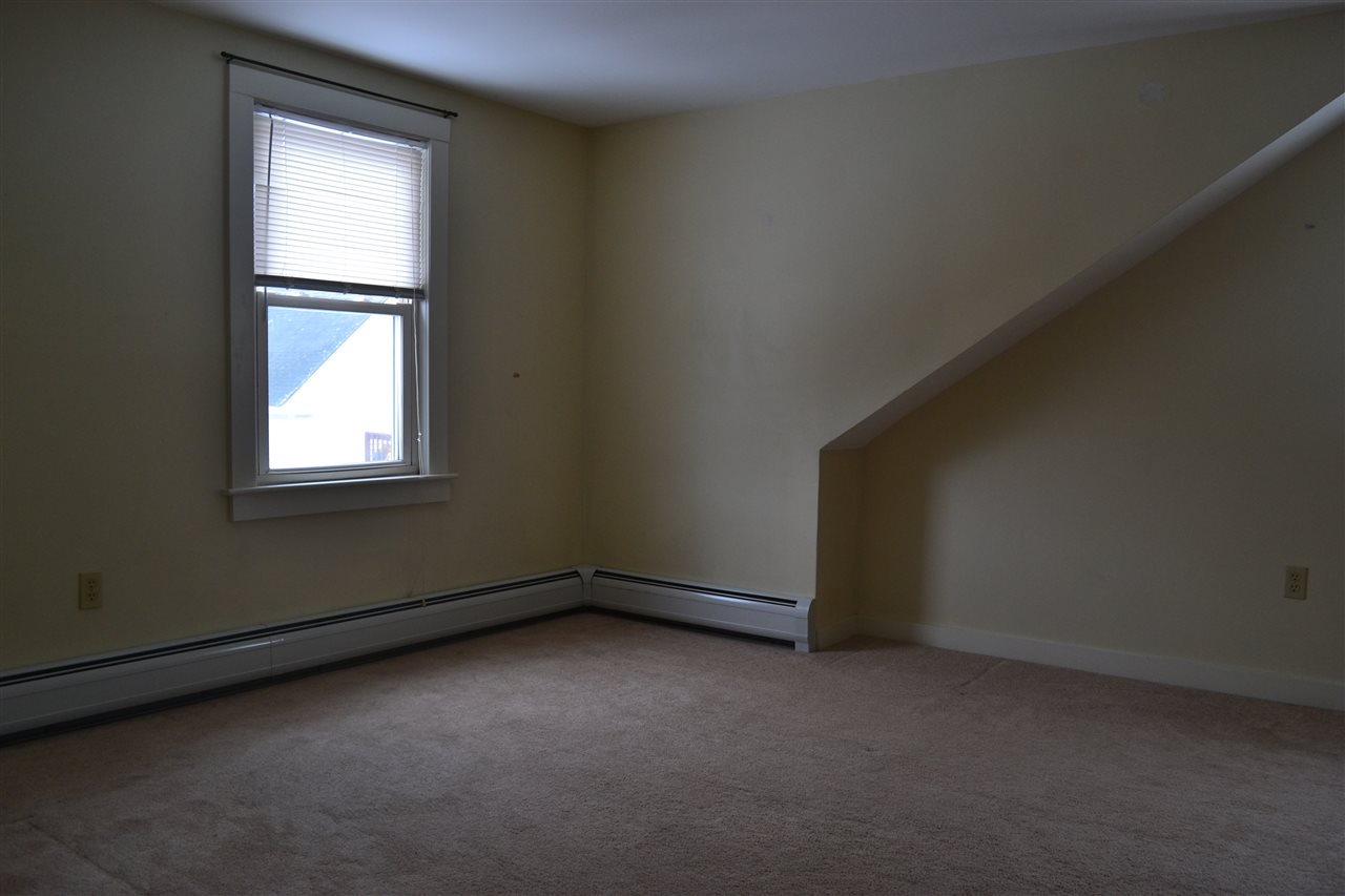 46 Maple Street Rochester, NH 03867 - Photo 12 of 19
