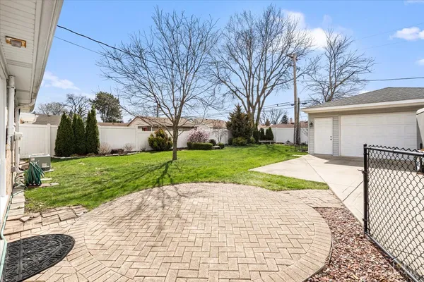 $378,000 | 1028 West Villa Drive, Des Plaines, IL 60016