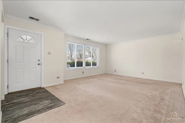 $378,000 | 1028 West Villa Drive, Des Plaines, IL 60016