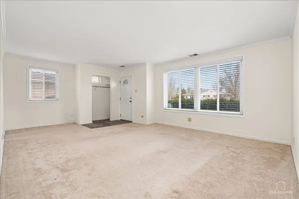 $378,000 | 1028 West Villa Drive, Des Plaines, IL 60016