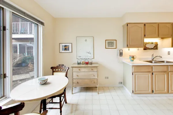 $392,500 | 308 North Happ Road, Unit 108, Northfield, IL 60093