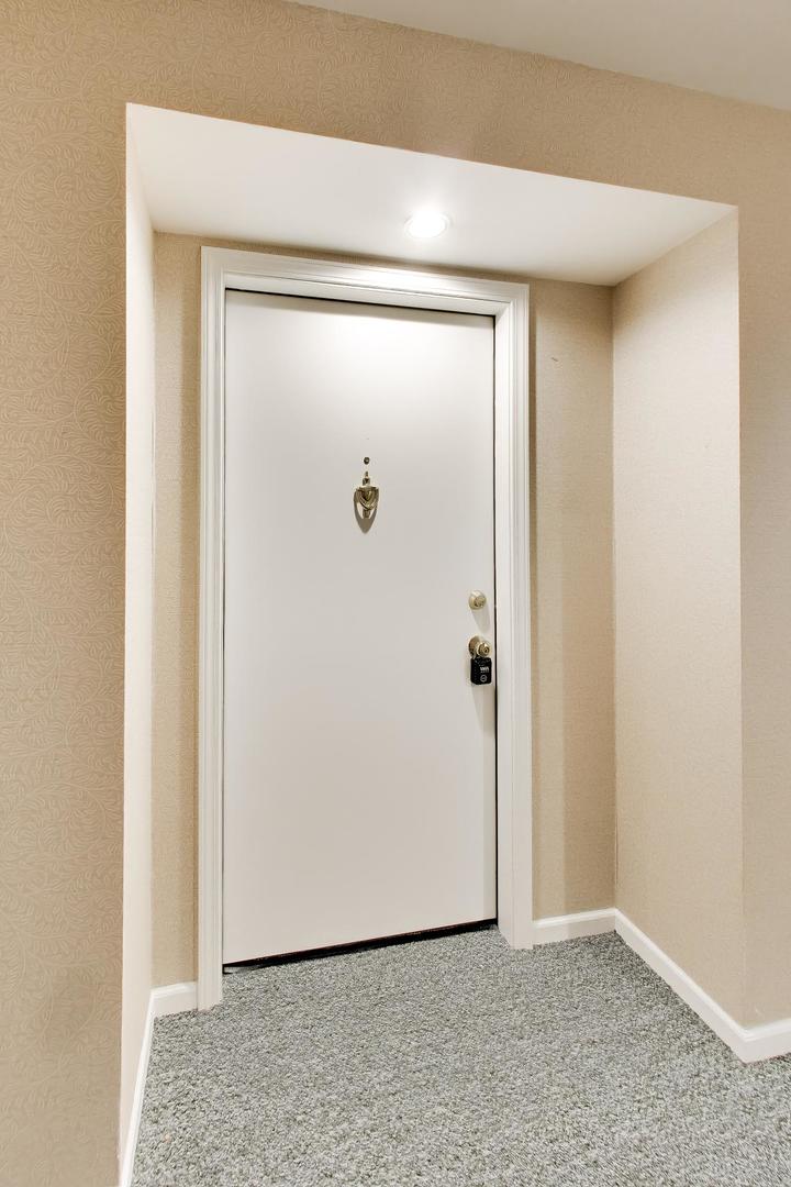 308 North Happ Road, Unit 108 Northfield, IL 60093 - Photo 4 of 31 a view of an front door