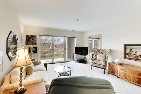 $392,500 | 308 North Happ Road, Unit 108, Northfield, IL 60093