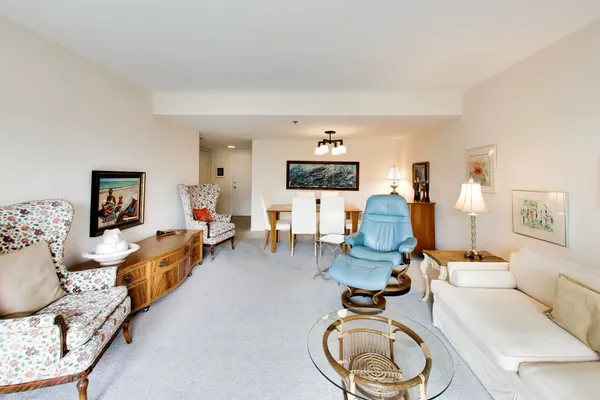 $392,500 | 308 North Happ Road, Unit 108, Northfield, IL 60093