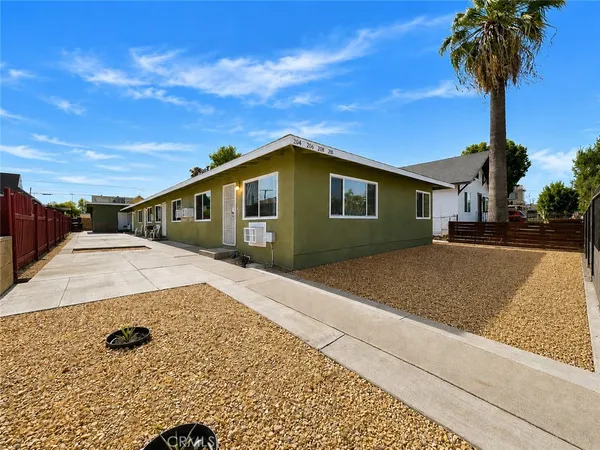 $1,875 | 204 North Orange Avenue, Rialto, CA 92376