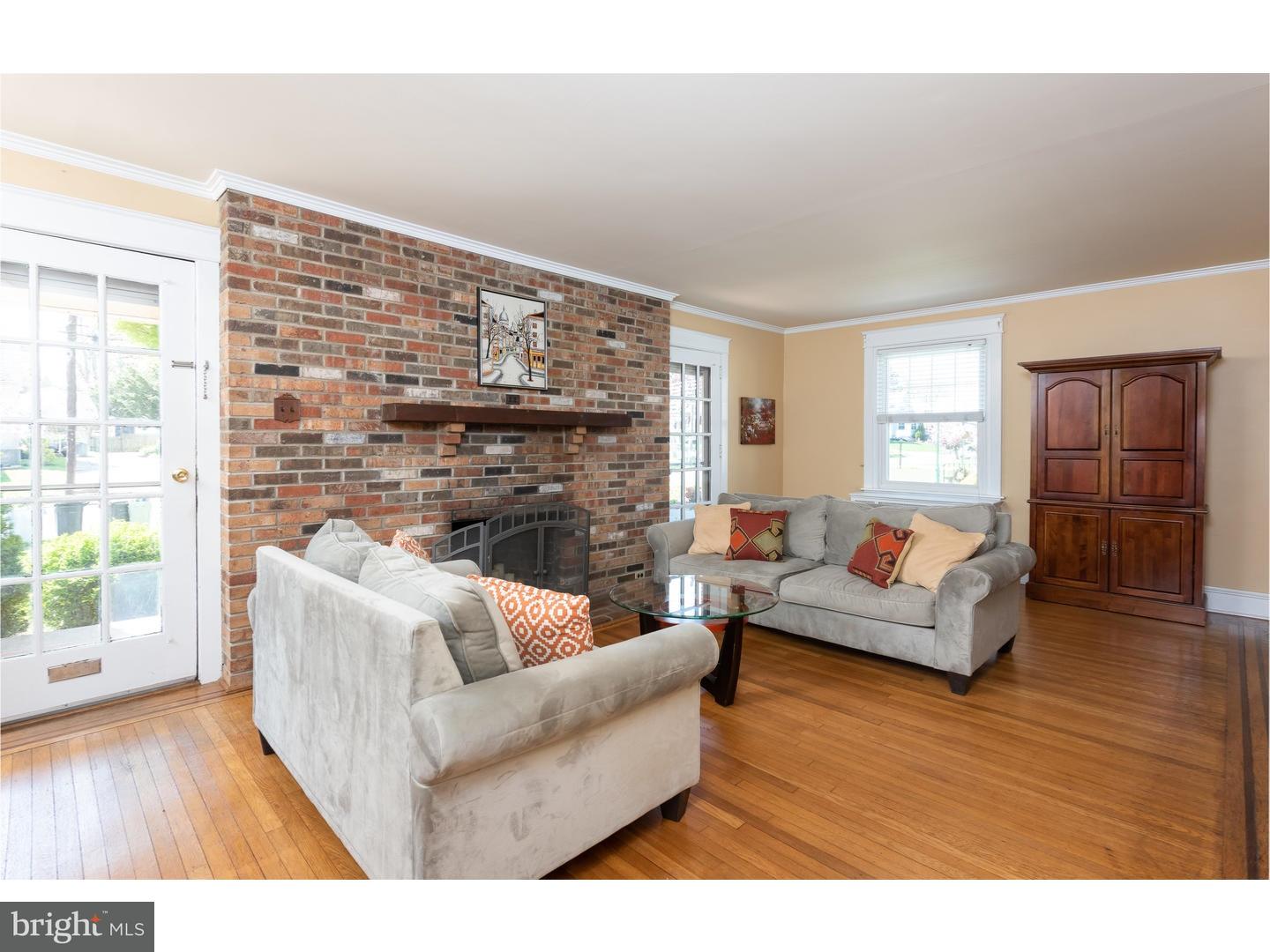 344 Strathmore Road Havertown, PA 19083 - Photo 3 of 20 Living Room