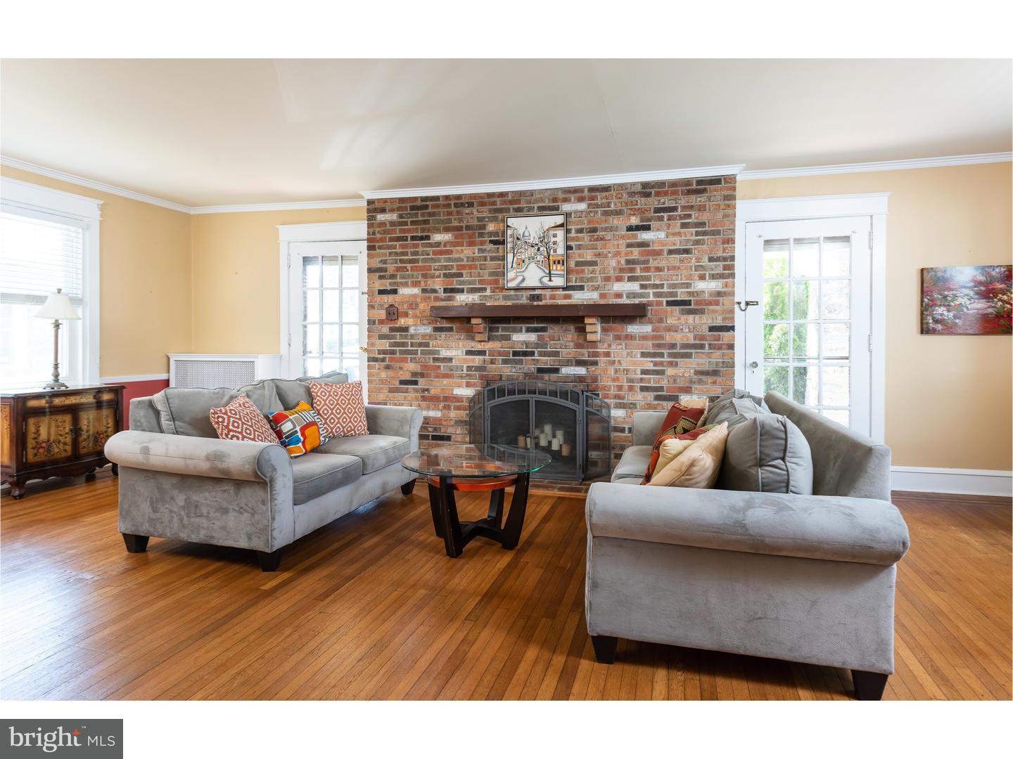 344 Strathmore Road Havertown, PA 19083 - Photo 4 of 20 Living Room