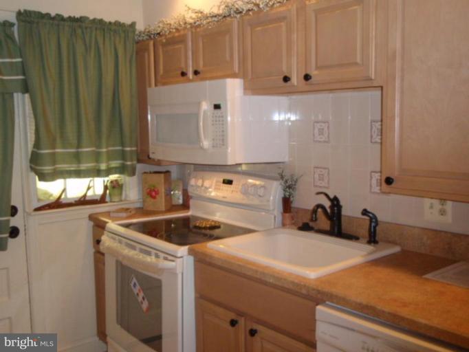 451 Westfield Road Dundalk, MD 21222 - Photo 4 of 12 Kitchen