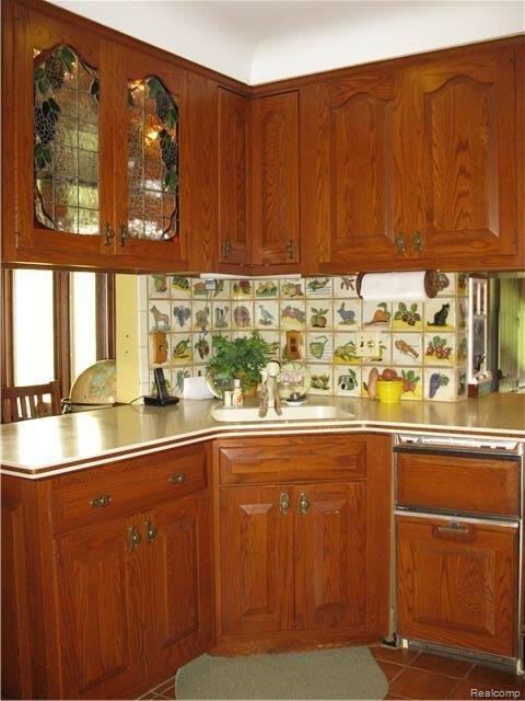10890 Reeck Road Allen Park, MI 48101 - Photo 11 of 25 kit sink v.jpg