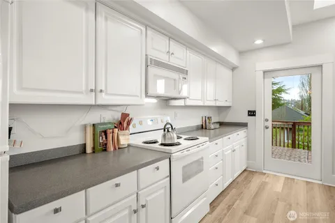 $1,299,000 | 1617 33rd Avenue, Seattle, WA 98122