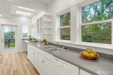 $1,299,000 | 1617 33rd Avenue, Seattle, WA 98122