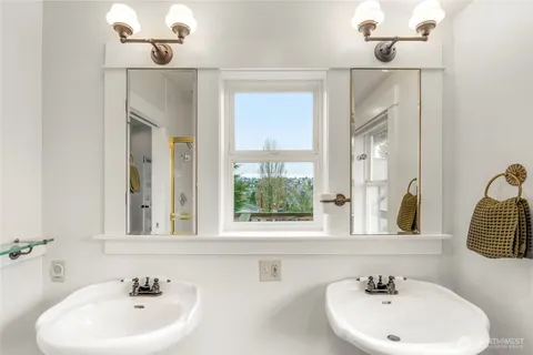 $1,299,000 | 1617 33rd Avenue, Seattle, WA 98122