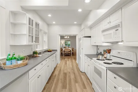 $1,299,000 | 1617 33rd Avenue, Seattle, WA 98122