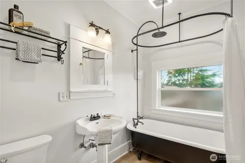 $1,299,000 | 1617 33rd Avenue, Seattle, WA 98122