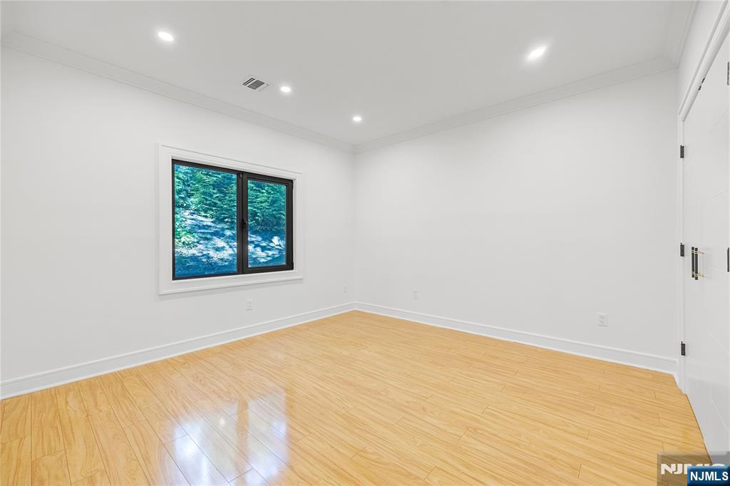 1080 River Road Edgewater, NJ 07020 - Photo 31 of 48