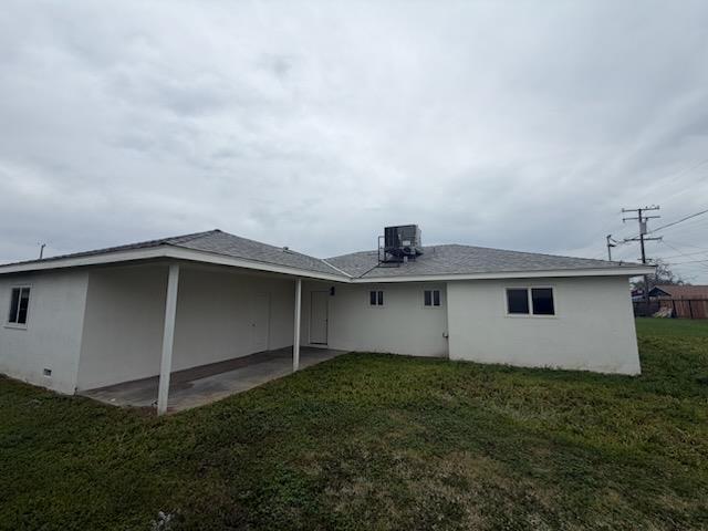 8625 La Vaca Way Hanford, CA 93230 - Photo 18 of 20 a front view of a house with a garden