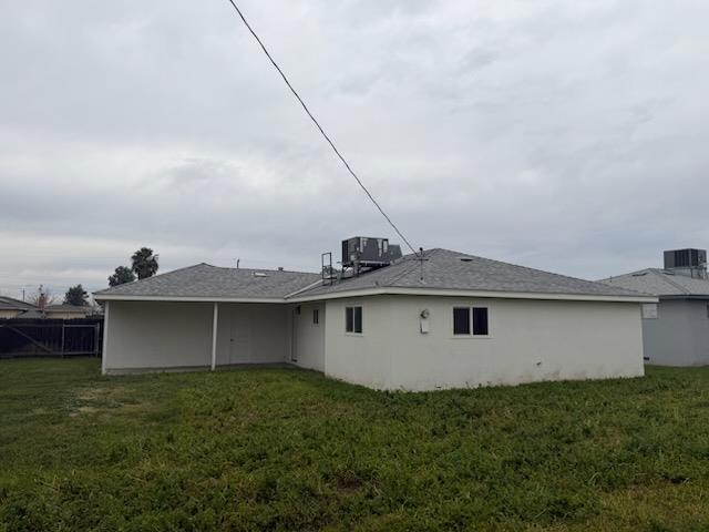 8625 La Vaca Way Hanford, CA 93230 - Photo 19 of 20 a view of a backyard with plants and a garden