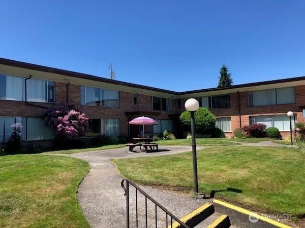 $1,350 | 5120 Colby Avenue, Unit 1, Everett, WA 98203