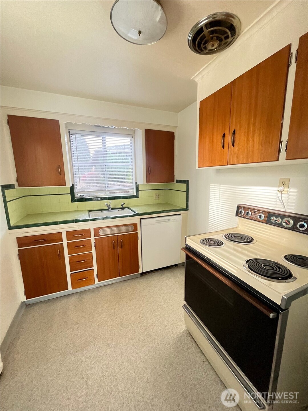 5120 Colby Avenue, Unit 1 Everett, WA 98203 - Photo 5 of 9 a kitchen with stainless steel appliances a stove and a refrigerator