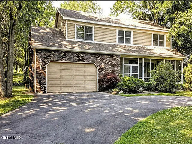 $3,500 | 3 Springwood Manor Drive, Colonie, NY 12211