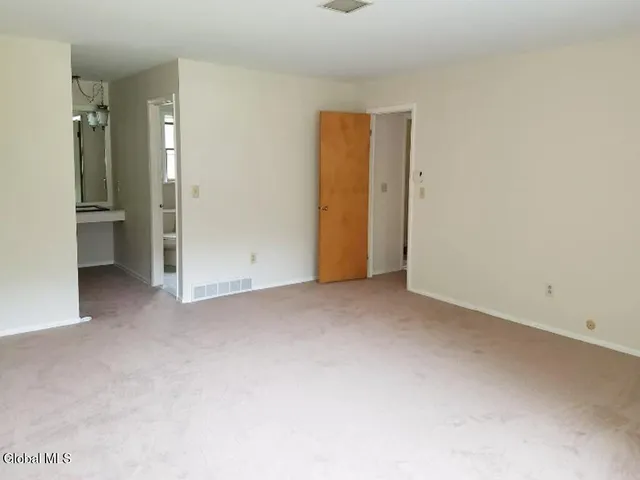 $3,500 | 3 Springwood Manor Drive, Colonie, NY 12211