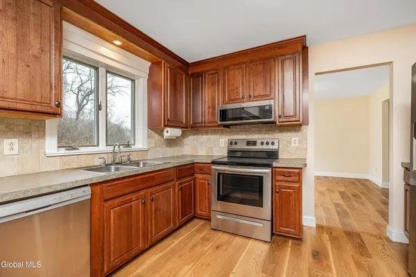 $3,500 | 3 Springwood Manor Drive, Colonie, NY 12211