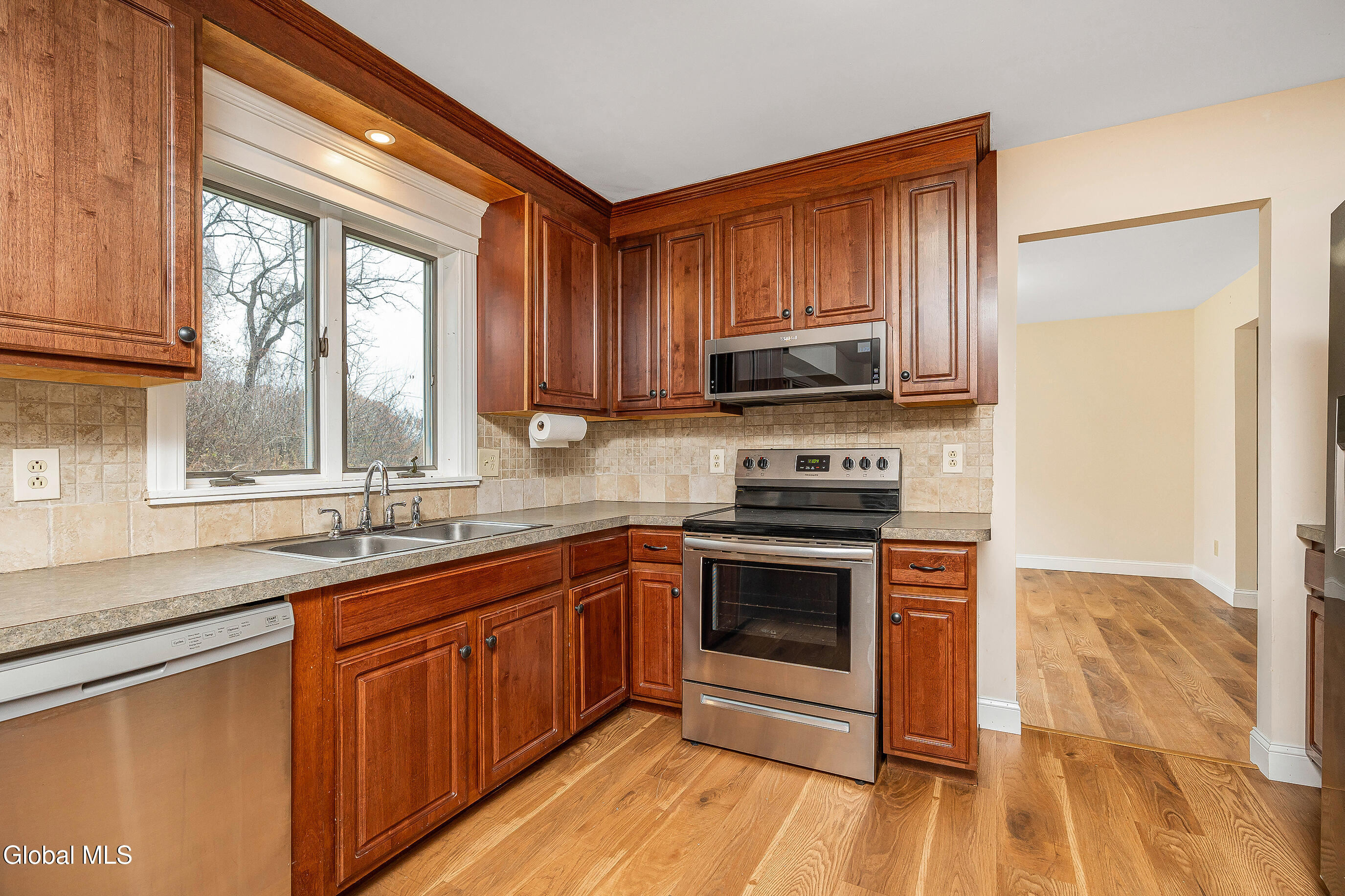 3 Springwood Manor Drive Colonie, NY 12211 - Photo 13 of 37 013-Kitchen