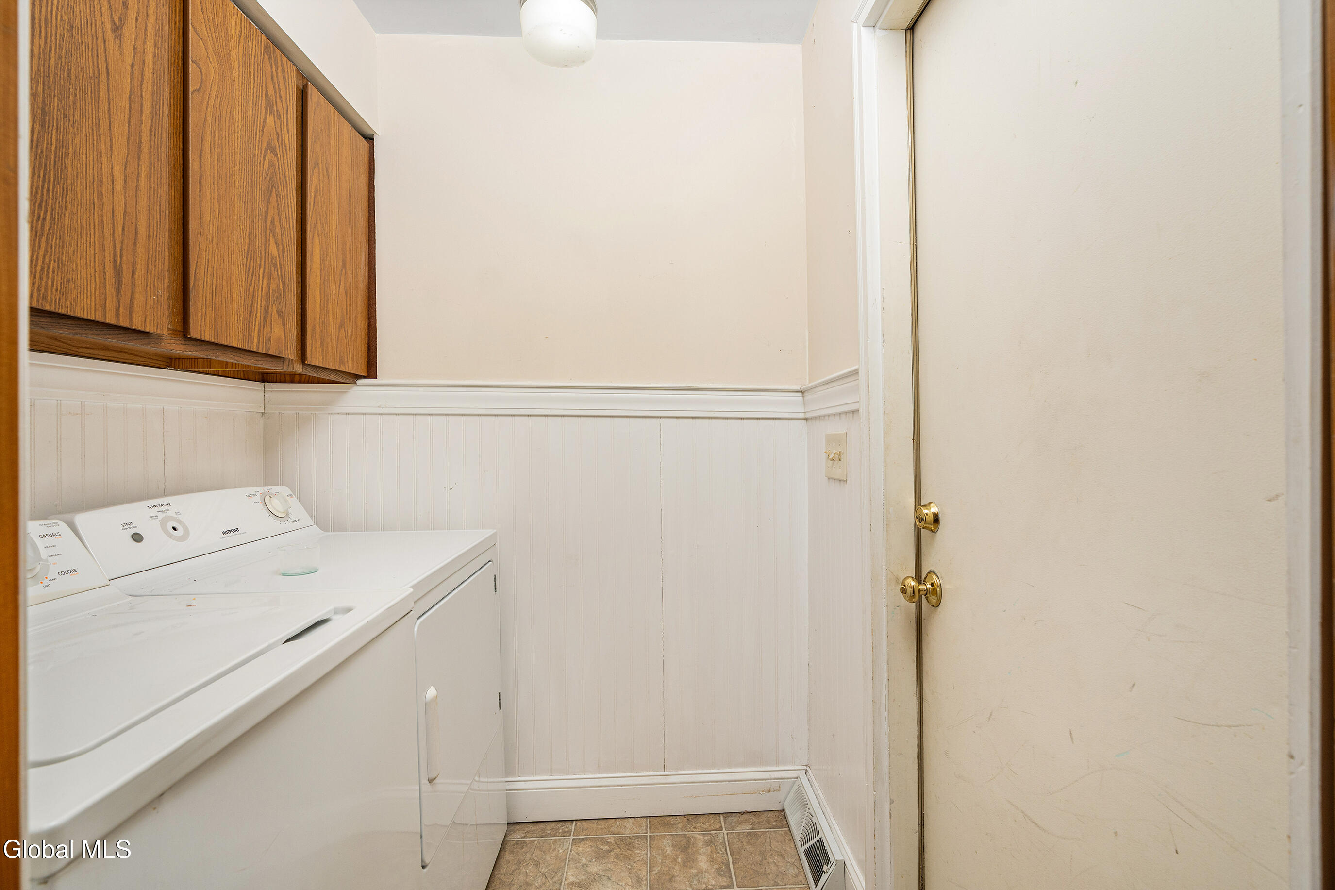 3 Springwood Manor Drive Colonie, NY 12211 - Photo 15 of 37 015-Laundry