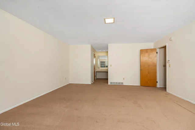 $3,500 | 3 Springwood Manor Drive, Colonie, NY 12211